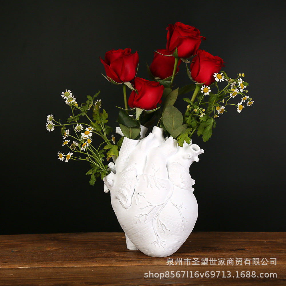 跨境大心脏花插家庭装饰花瓶摆件桌面树脂工艺品Heart resin vase