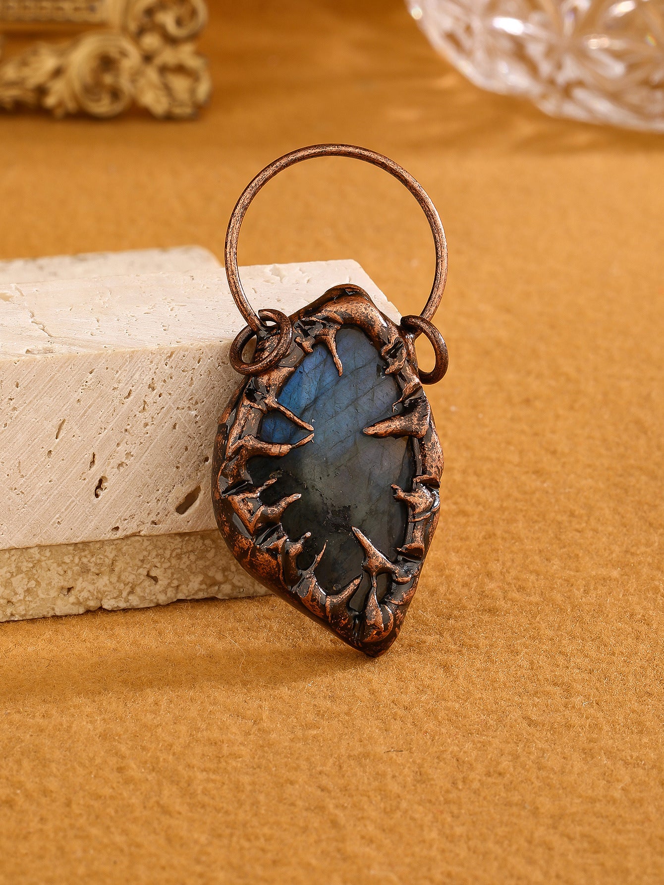 A variety of European and American retro style natural elongated stone original design bronze sweater chain pendant random shape