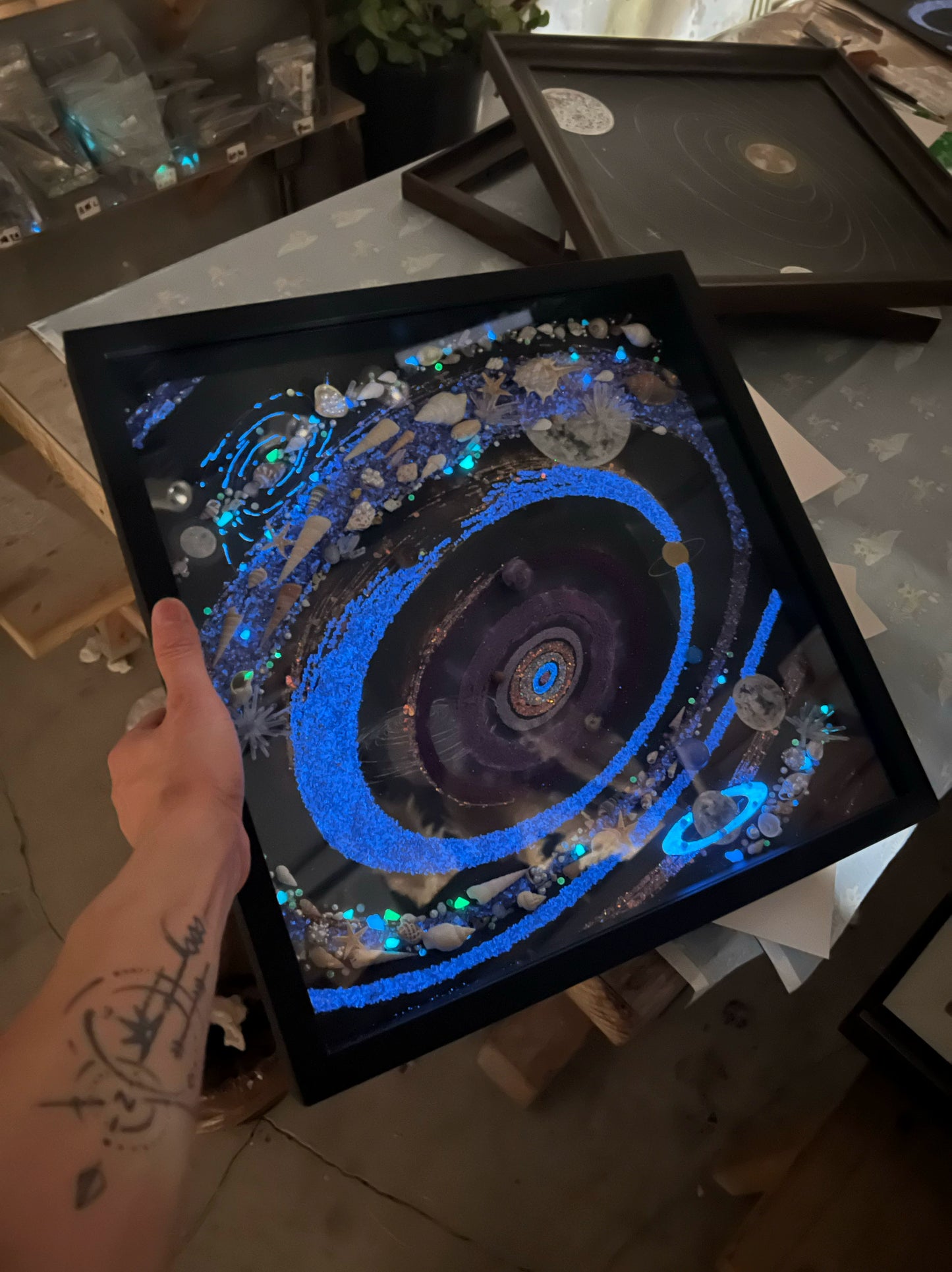 夜光紫色炫彩宇宙.礼物推荐.家居相框挂画.宇宙矿石画.星空.摆件