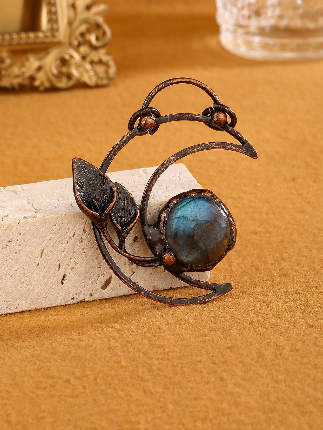 A variety of European and American retro style natural elongated stone original design bronze sweater chain pendant random shape
