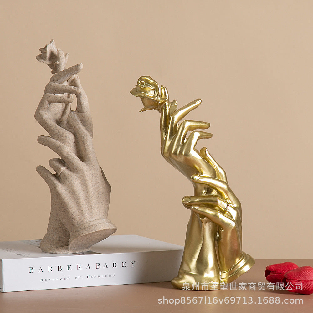 北欧简约现代携手玫瑰结婚礼物创意家居客厅酒柜工艺装饰品摆件设