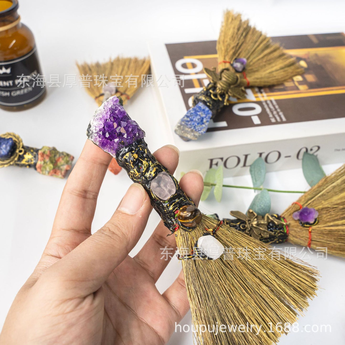 Cross-border hot-selling natural crystal rough stone amethyst cluster mini broom handmade Halloween witch magic broom pendulum