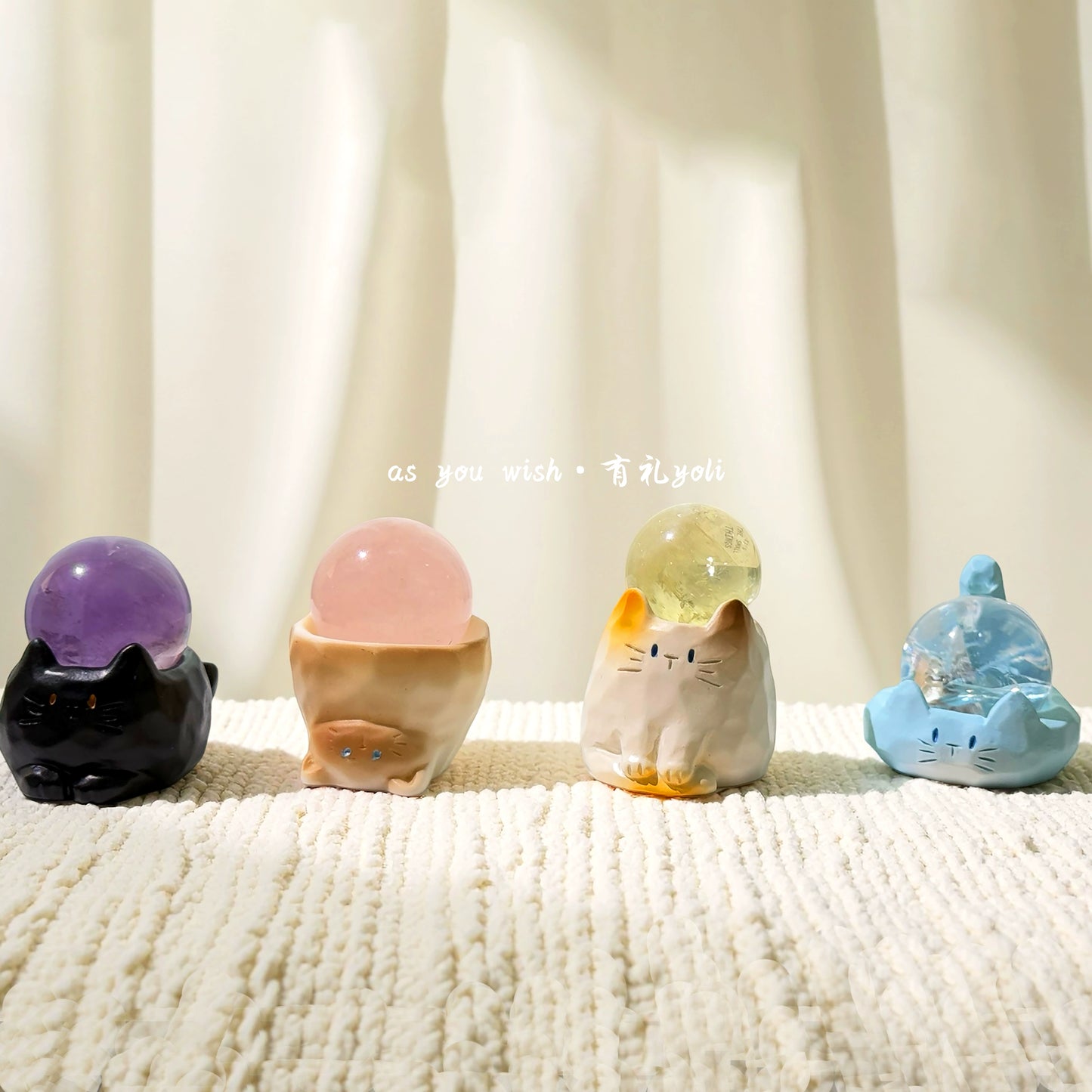 yoli有礼水晶球摆件猫咪治愈黄紫白粉水晶球办公桌面摆件节日礼物