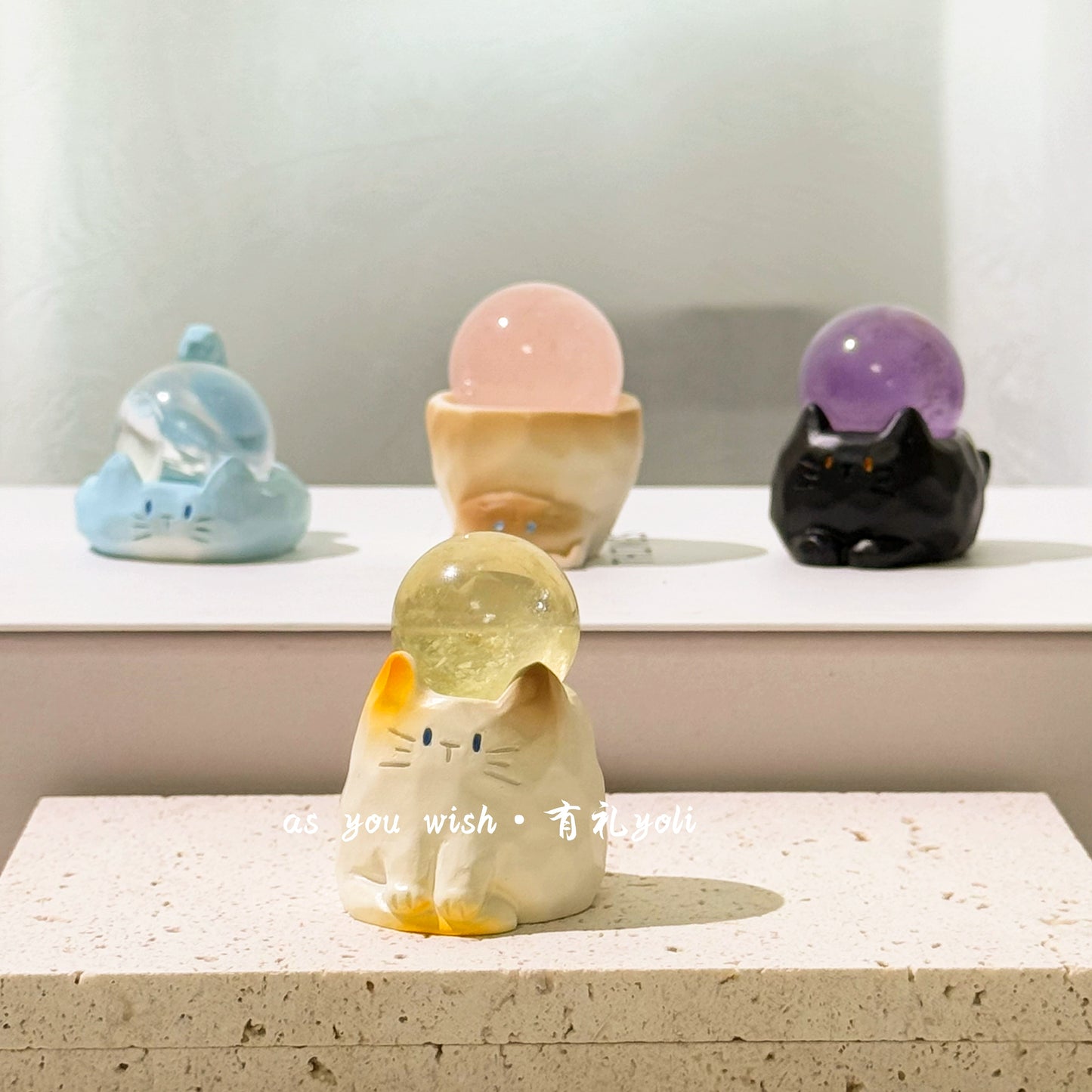yoli有礼水晶球摆件猫咪治愈黄紫白粉水晶球办公桌面摆件节日礼物