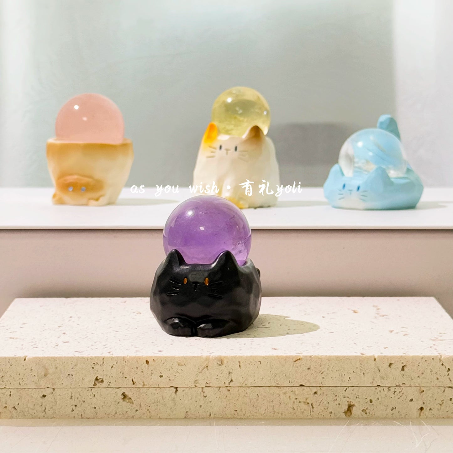 yoli有礼水晶球摆件猫咪治愈黄紫白粉水晶球办公桌面摆件节日礼物
