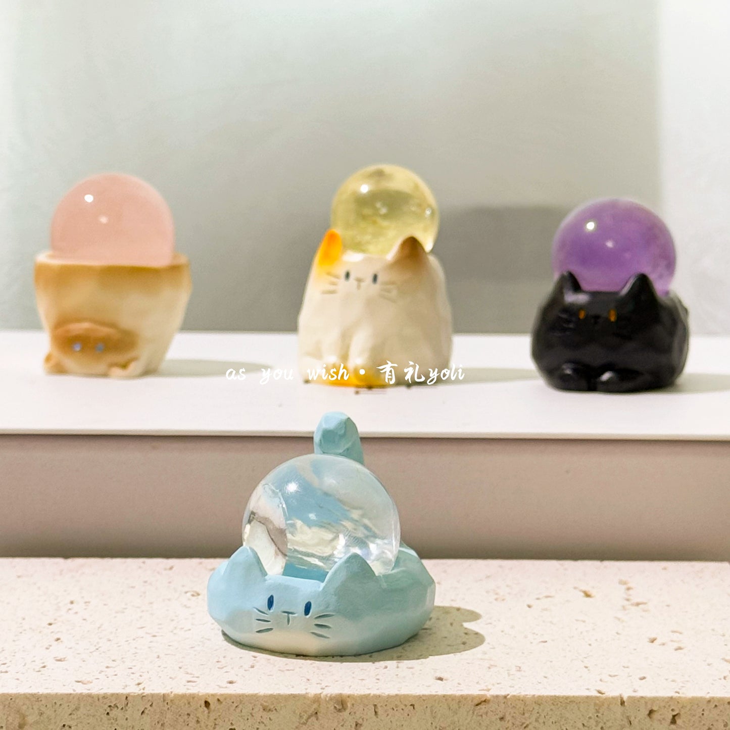 yoli有礼水晶球摆件猫咪治愈黄紫白粉水晶球办公桌面摆件节日礼物