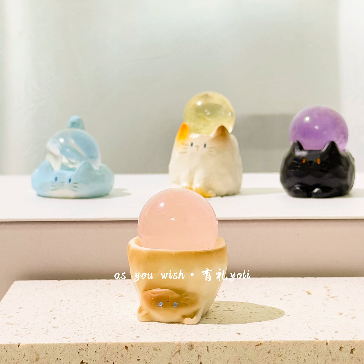 yoli有礼水晶球摆件猫咪治愈黄紫白粉水晶球办公桌面摆件节日礼物